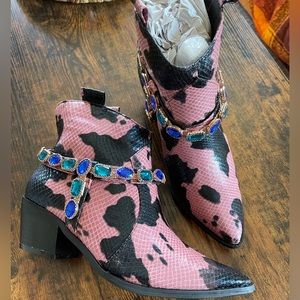 SOLD Like new Liliana pink cow print booties